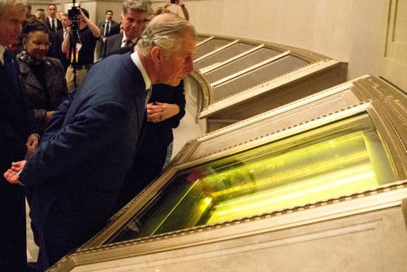 El retrato de Carlos de Inglaterra, de 69 años, lo proyecta como una persona aficionada al lujo, al contrario de su madre que intenta reducir algunos de sus gastos.