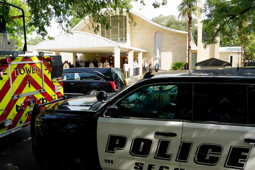 Irma García, de 48 años, estaba terminando su año número 23 como maestra en Robb Elementary. Irma fue co-profesora con Eva Mireles, la otra mastra asesinada, durante 5 años.