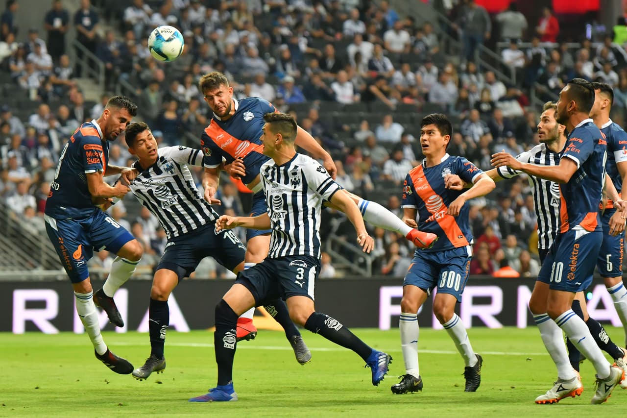 Las jugadas a balón parado fueron de las ocasiones que representaron mayor peligro, pero sin ser lo suficientemente claras para romper el cero.