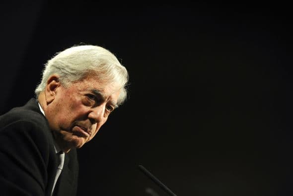 Además, sostuvo que Brasil "se equivocó" al intentar negociar con Irán sobre el programa nuclear que desarrolla Teherán, y manifestó que ve con optimismo a Uruguay como "una democracia que se consolida, con la rotación de partidos en el poder". Añadió que el gobierno uruguayo "demostró ser una izquierda pragmática que ha aprendido de la realidad", a diferencia de Argentina, que "no consigue fortalecer sus instituciones". Asimismo, catalogó de "caricaturas" de democracia a Bolivia y Nicaragua.