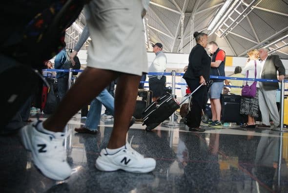 Cancelan más de 100 vuelos en aeropuertos de Chicago por mal tiempo 