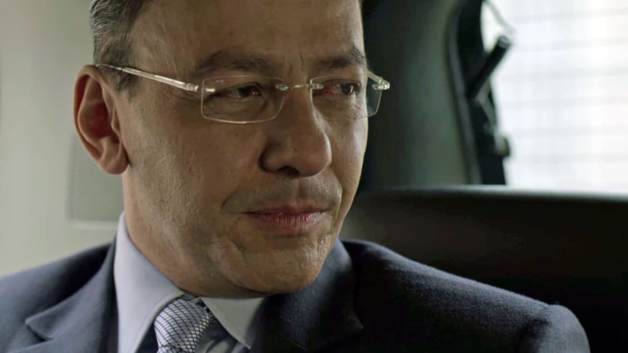 ‘Don Sol’ se reunió con Felipe Alarcón, candidato del PAD y le ofreció destruir la imagen de Andrés Labrador ante la opinión pública a cambio de ayudarlo a ganar la elección y nombrarlo titular de la Secretaría de Seguridad Pública durante su sexenio.