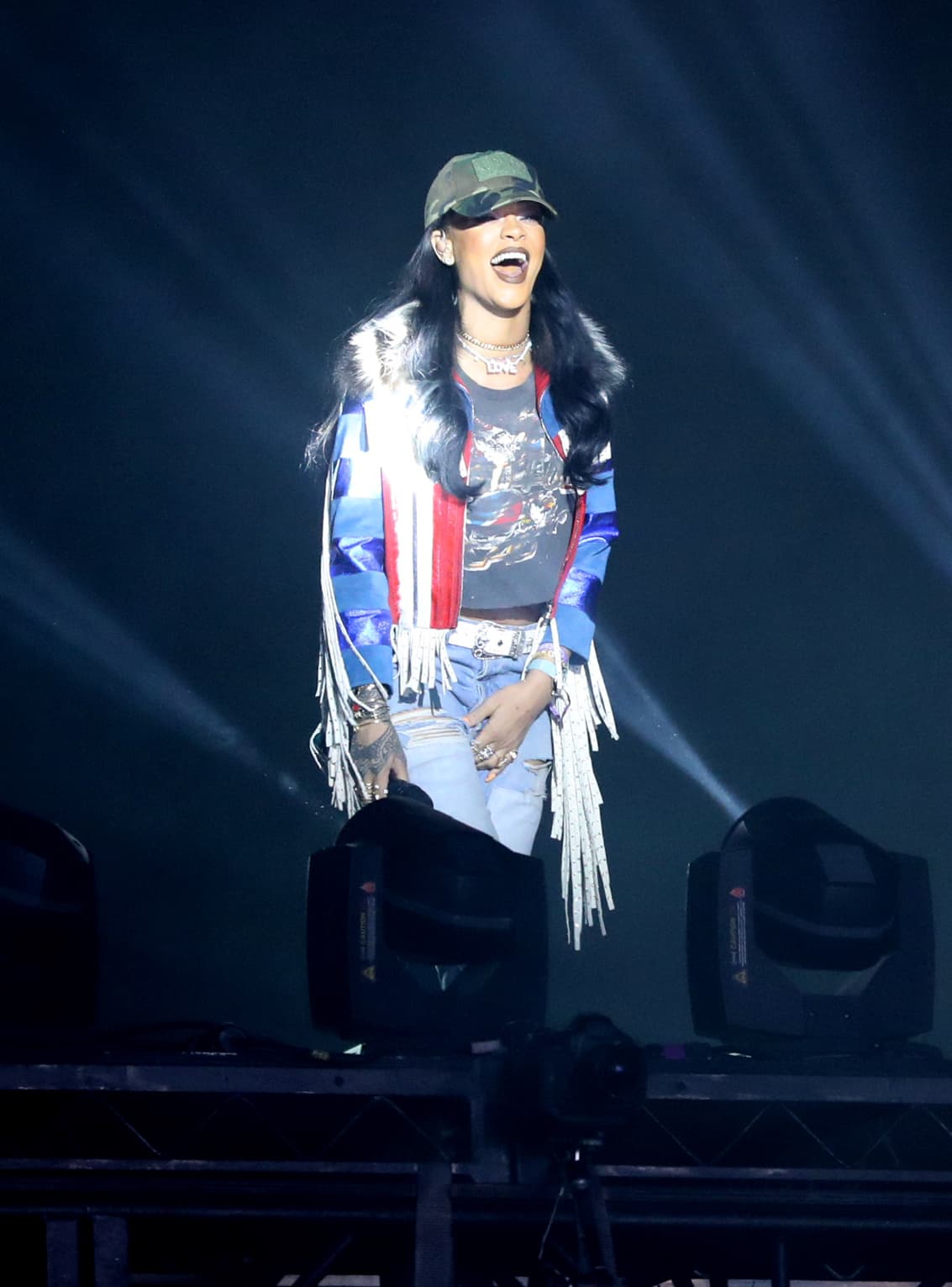 Se le vio muy feliz recibiendo los aplausos de público.