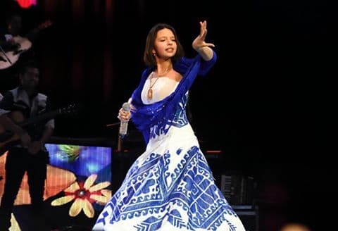 "En vez de ir a fiestas los fines de semana, yo canto a miles de personas, les brindo mi música, mis tradiciones".