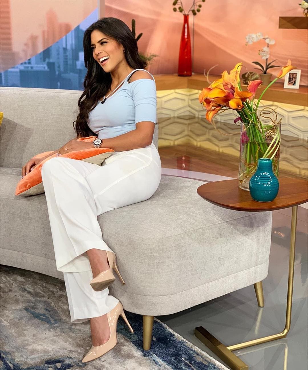 La dominicana fue nombrada por sus compañeros ‘la Rapunzel de Despierta América’, luego de que agregara extensiones a su cabello para llevar la melena extra larga, tal como la vemos en la actualidad.