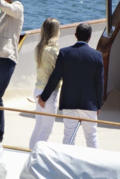 Y Nicole no se sorprendió ante el "cariñito" de su galán.