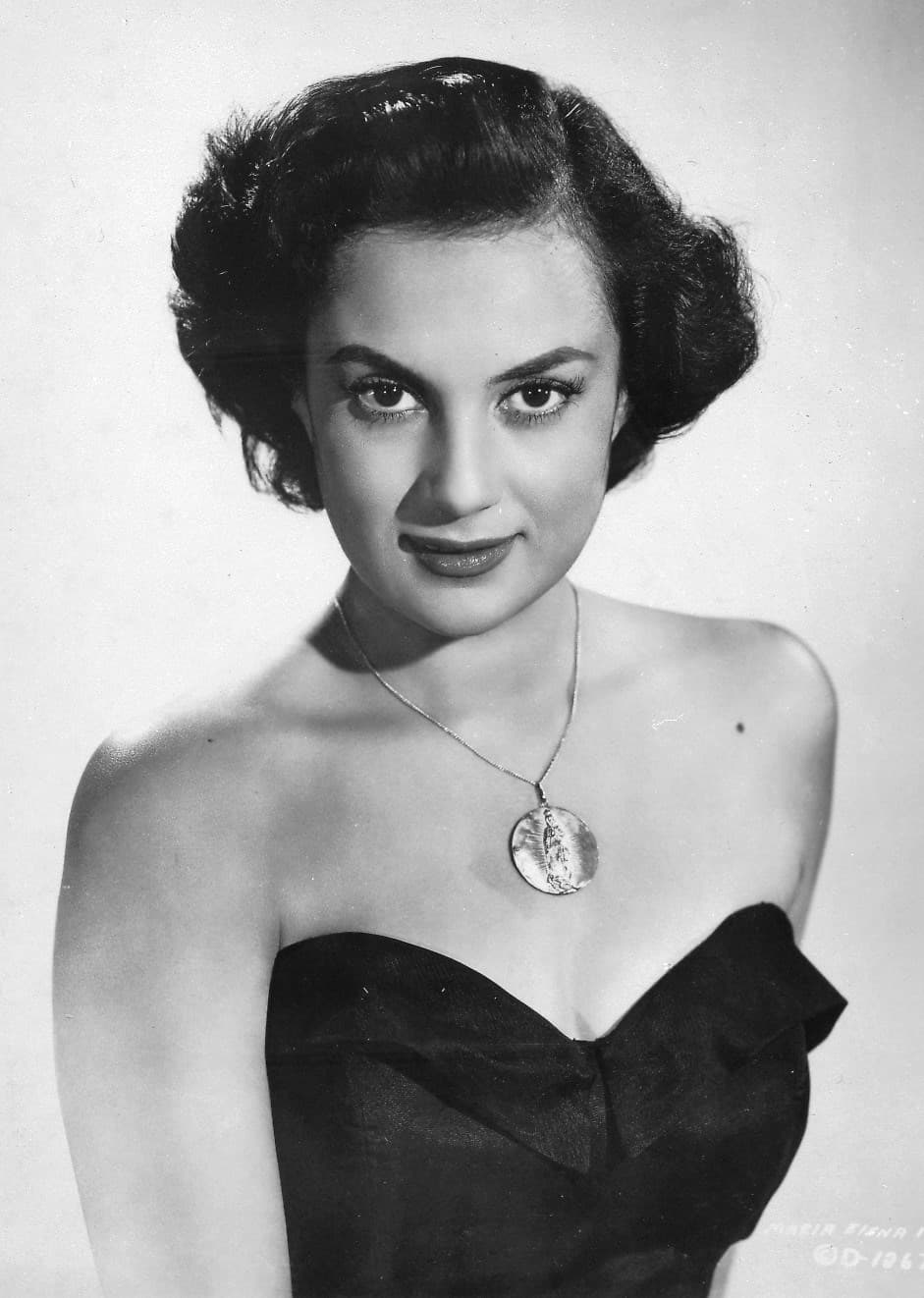 Maria Elena Marqués fue una de las grandes estrellas del cine de oro mexicano, ella falleció el 11 de noviembre de un paro cardiaco a los 83 años en la Ciudad de México.