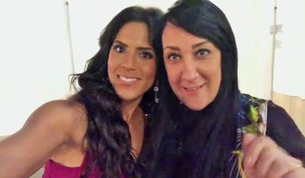 Por su parte, Giannina Azar dijo en el video que “el resultado es un éxito asegurado”. La diseñadora agregó lo siguiente: “Esta diva que me está acompañando cerrará ese desfile, eso será un espectáculo. Así que esperen a Francisca Lachapel en su rol de top model”.
<br>