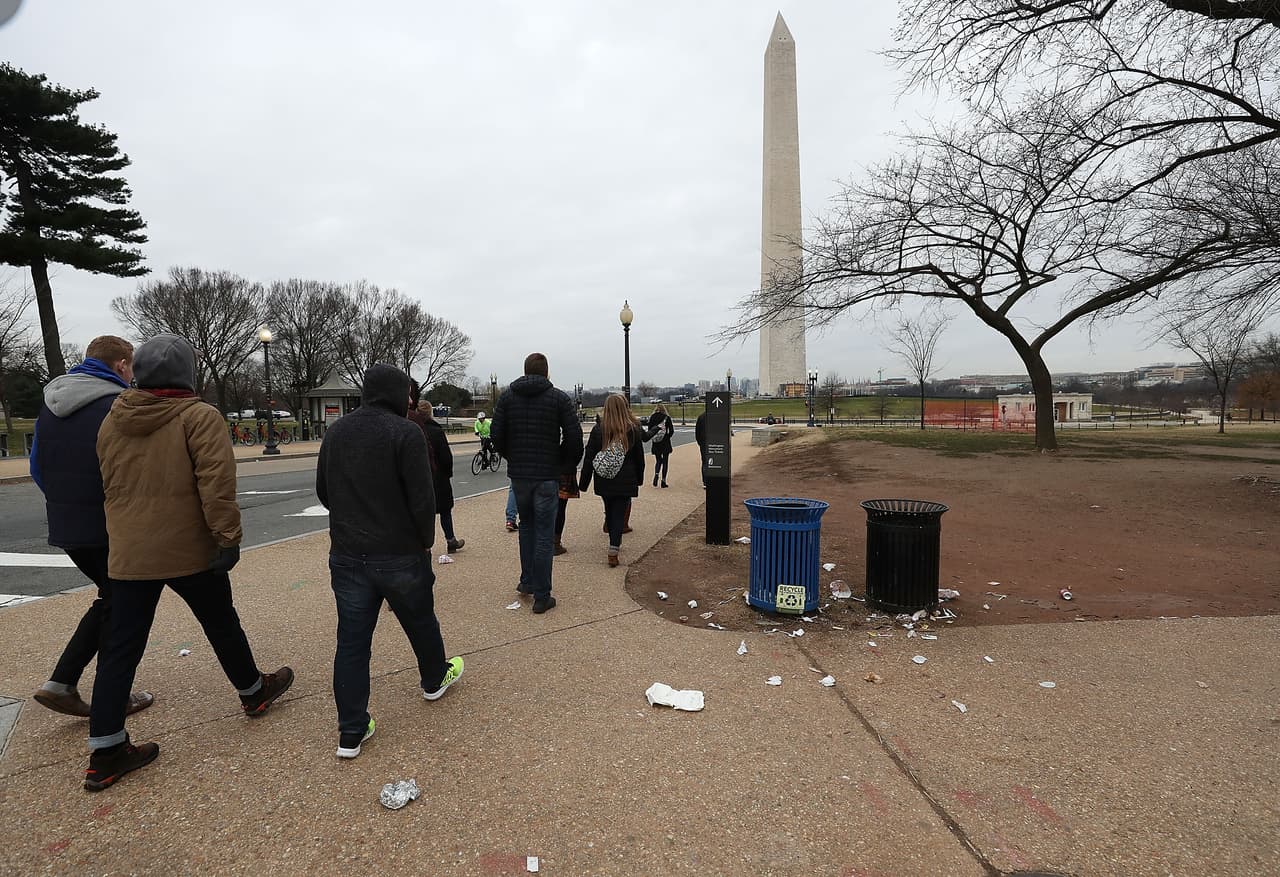 Turistas frente al Monumento a George Washington en la capital. 2 de enero de 2019.