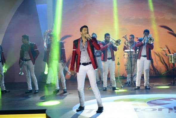 Luis Ángel Franco se entregó al máximo y le arrancó suspiros a muchas mujeres del público.