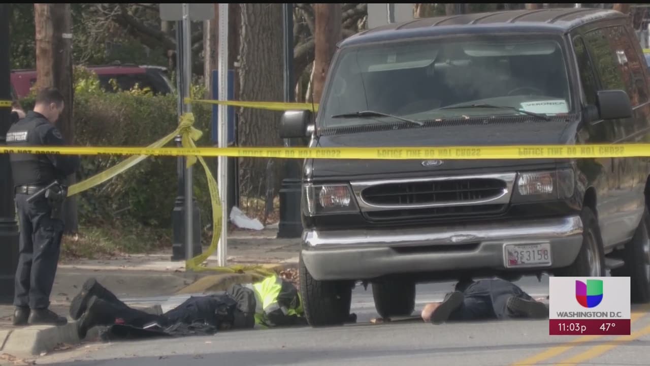 Con un altar improvisado, cientos de personas vinieron a colocar flores, velas y peluches en memoria de dos estudiantes que perdieron la vida el lunes en la mañana cuando cruzaban la calle para ir a la escuela. Las autoridades y la policía recibieron un llamado alrededor de las 8:00 la mañana por el atropellamiento de dos niños en, los menores fueron llevados a un hospital cercano pero sucumbieron a causa de sus heridas. Todos los detalles aquí.
