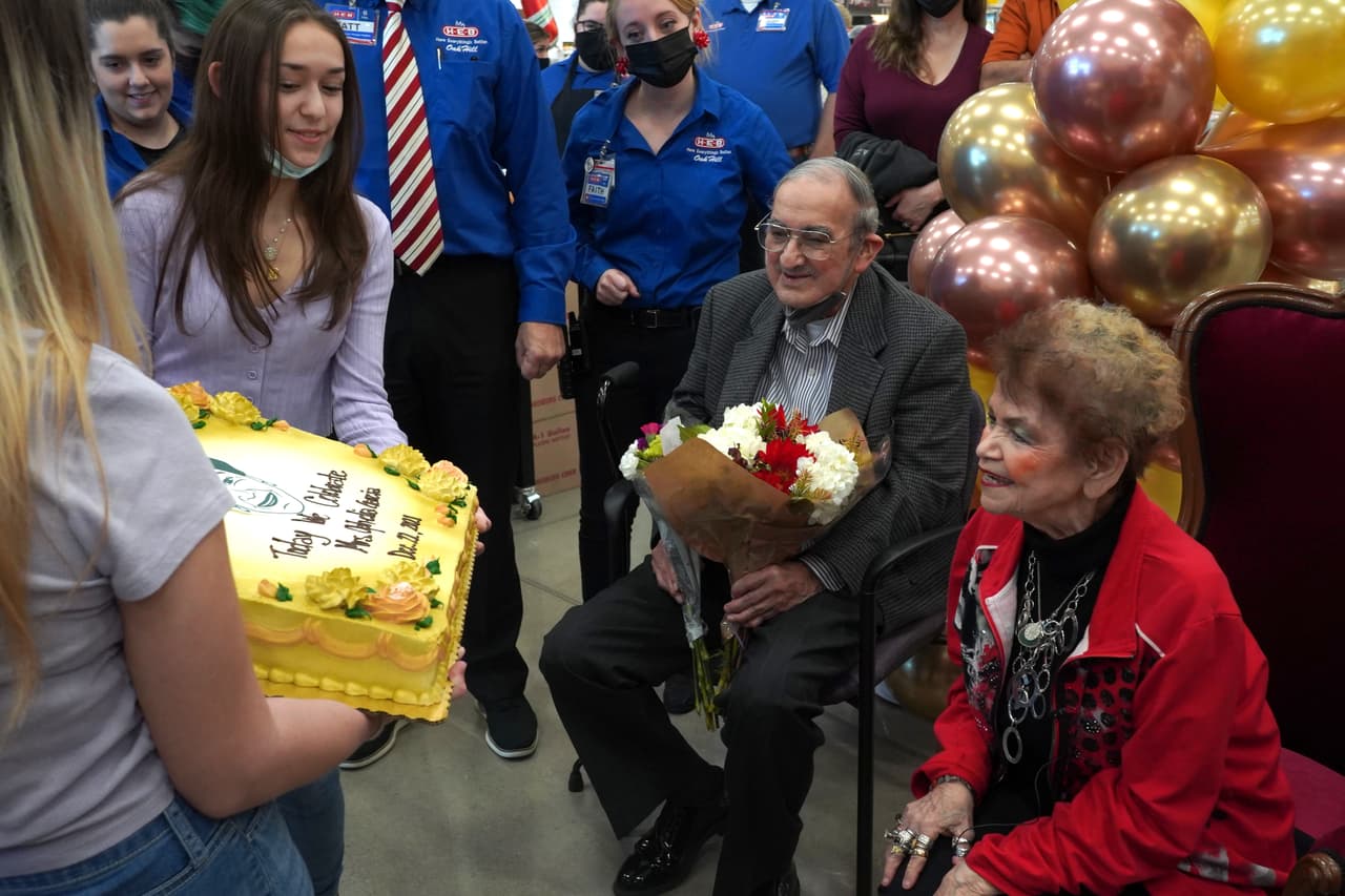 La mujer tiene cuatro hijos, 12 nietos y tres bisnietos.