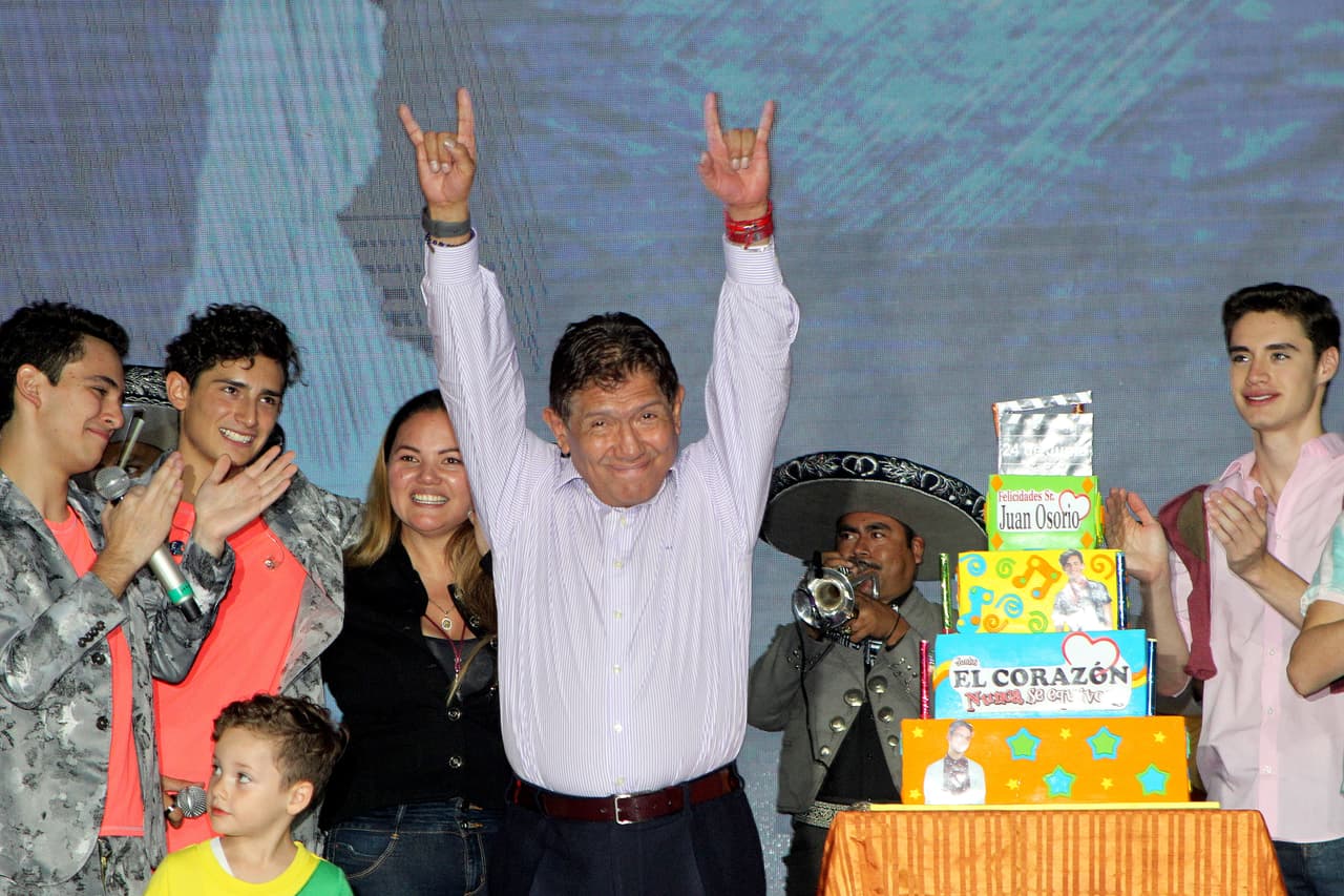 El productor de telenovelas como Mi Marido Tiene Familia y ‘Soltero con hijas’, dijo que desea disfrutar lo que ha trabajado a lo largo de su carrera en la televisión, por lo que ya sabe cuándo será el momento de alejarse de la escena pública.