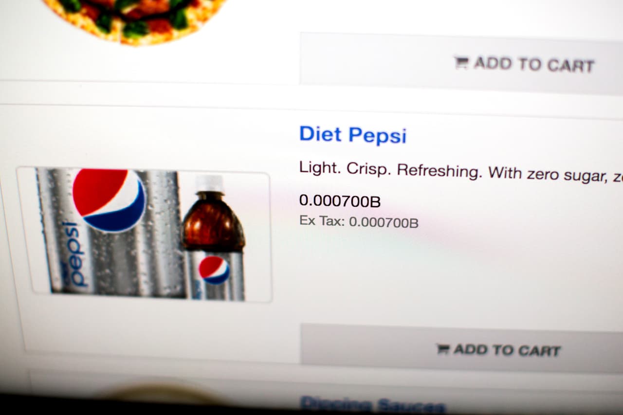 Una soda de dieta a 0.0007 bitcoins en PizzaForCoins, a más de 11,000 dólares por unidad de la moneda virtual.