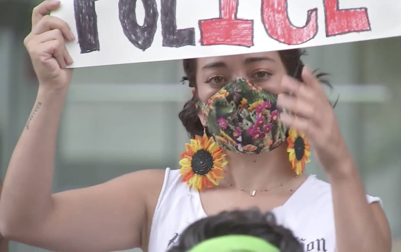 El alcalde de Los Ángeles,
<b>Eric Garcetti</b>, se unió a la celebración y dijo que "el resultado de la Corte Suprema sobre DACA manda un poderoso mensaje:
<b>este país y esta ciudad le pertenecen a los Soñadores".</b>