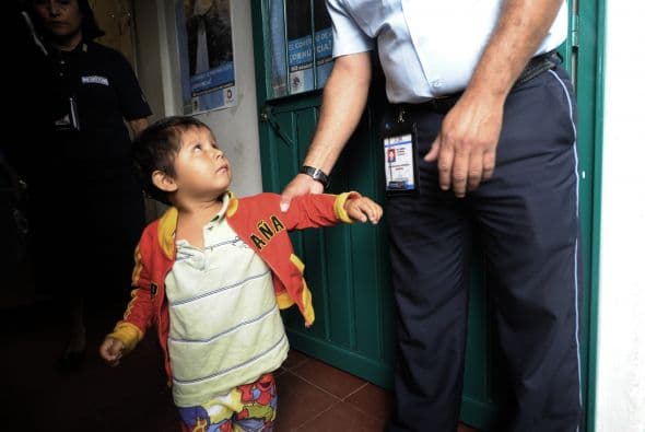 Al menos 25 menores fueron hallados por la policía cuando deambulaban solos por las calles de la ciudad mexicana de Nuevo Laredo, ubicada en la frontera del estado de Tamaulipas y Texas (EU), informaron fuentes oficiales.