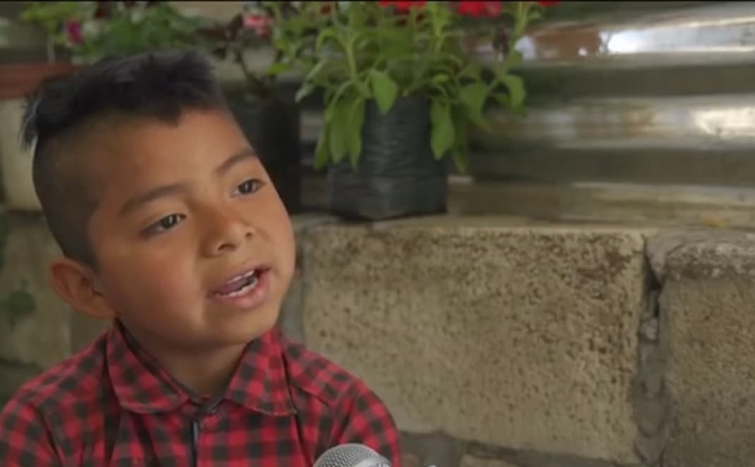 <b>“Siempre la he visto llorar en las noches y sangrar en las mañanas”,</b> cuenta Ángel Hernández sobre su madre, en aquella casa de una sola pieza donde duerme toda la familia. 
<br>