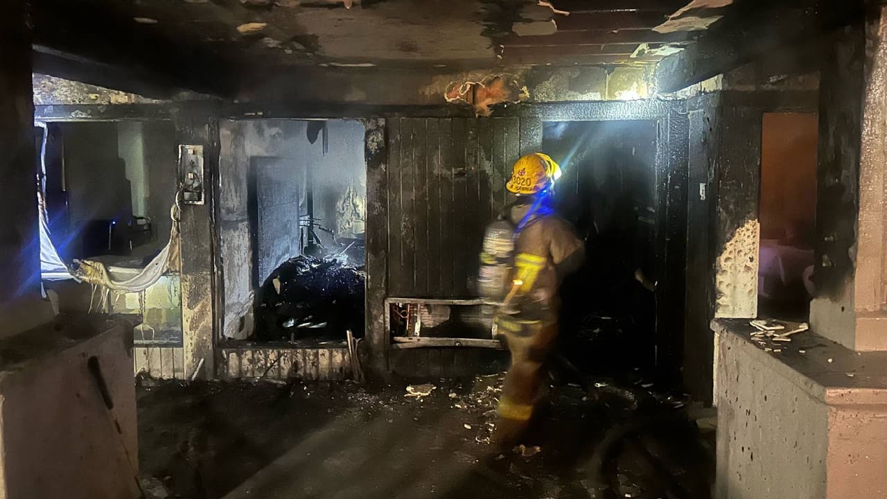 El programa de asistencia comunitaria (CAP) coordina esfuerzos con la Cruz Roja y otros recursos de la ciudad para ayudar a los ocupantes desplazados. Una persona que se encontraba en el lugar con una emergencia médica no relacionada fue tratado y transportado al hospital en estado crítico.