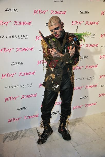 Ha sido tanto su impacto que se han hecho figuras de acción inspiradas en su imagen.