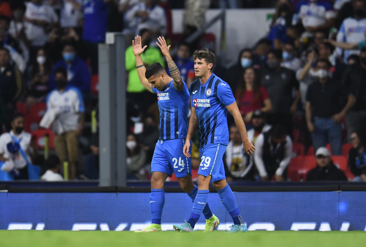 Juan Escobar le dio el triunfo a la Máquina con un golazo.