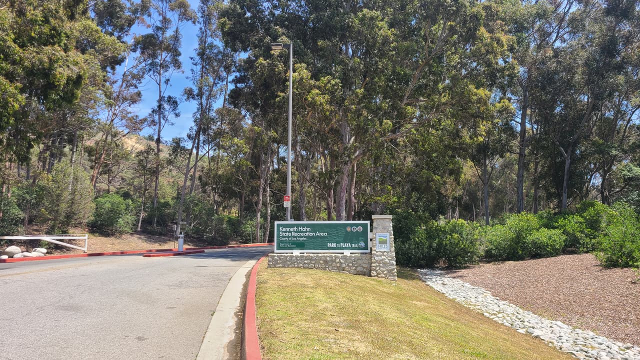 Este tiene 6 segmentos: el corredor de Stocker, el parque de Kenneth Hahn, Blair Hills, el mirador de Baldwin Hills, Culver City y el sendero de bicicletas de Ballona Creek.