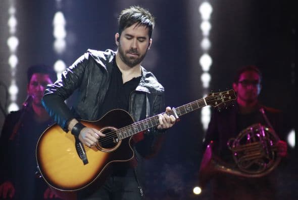 El dueto Camila tomó por asalto el escenario.