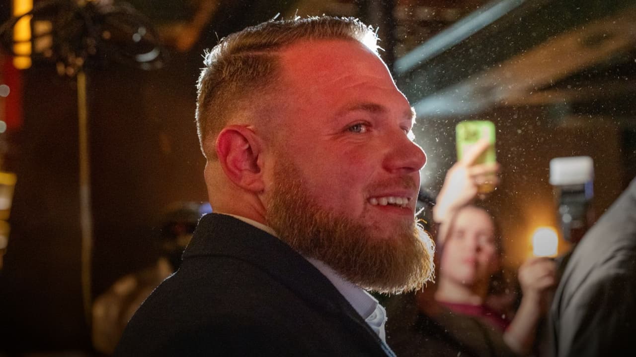 Taylor Rehmet gana elección especial en distrito republicano de Texas.