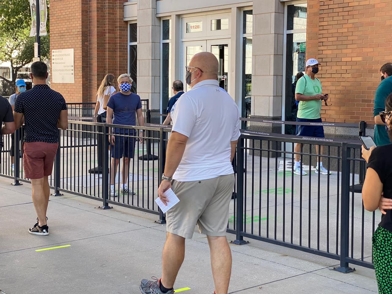 Desde este pasado martes las filas de personas se dieron cita en distintos centros de votaciones del área de Dallas Fort Worth. 
<br>