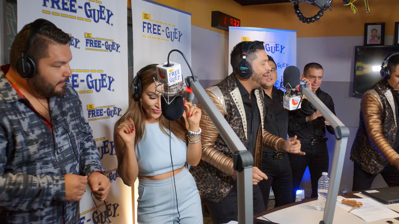 Banda Los Recoditos nos presentó en primicia su nuevo disco 'Los Gustos Que Me Doy' y armaron tremendo relajo con La Bronca, El Tambochi y El Compa Ivan.