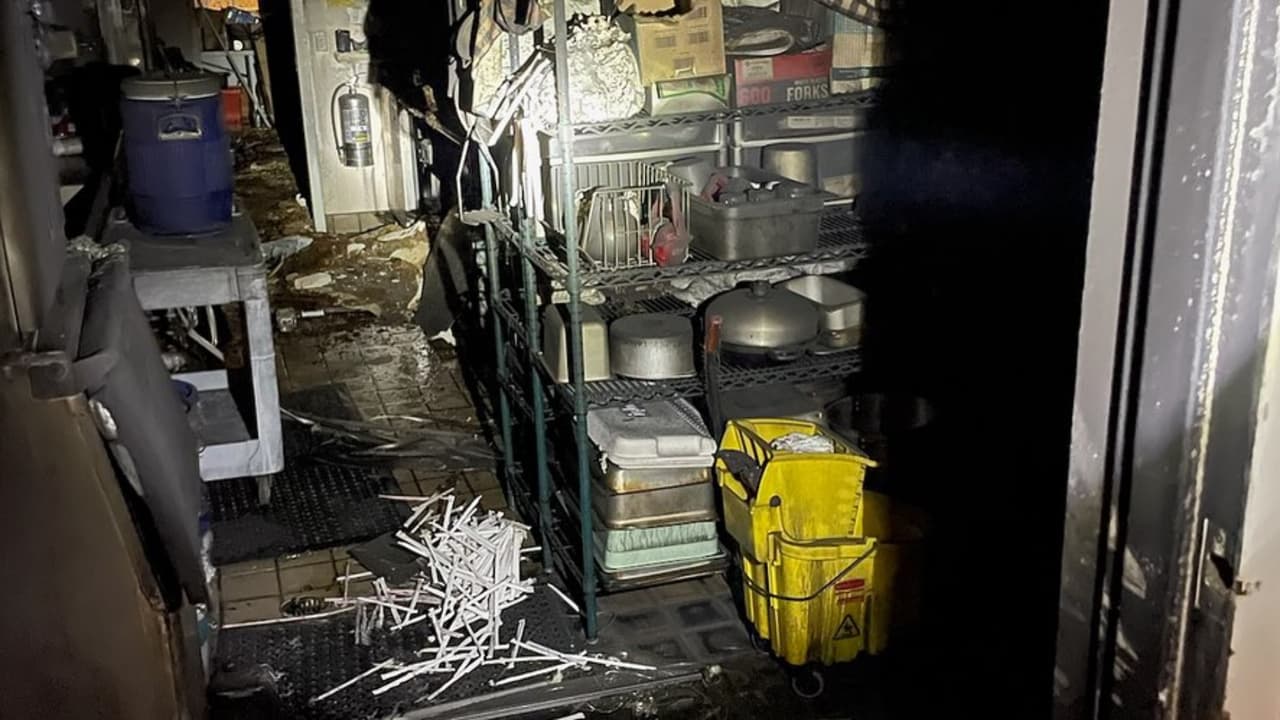 "No dejaremos que el mal triunfe sobre el bien", fue otro de los mensajes que publicó el Salvation Army en Facebook. 
<b>Personas de diferentes iglesias se han acercado para brindarles comida y ropa</b>.