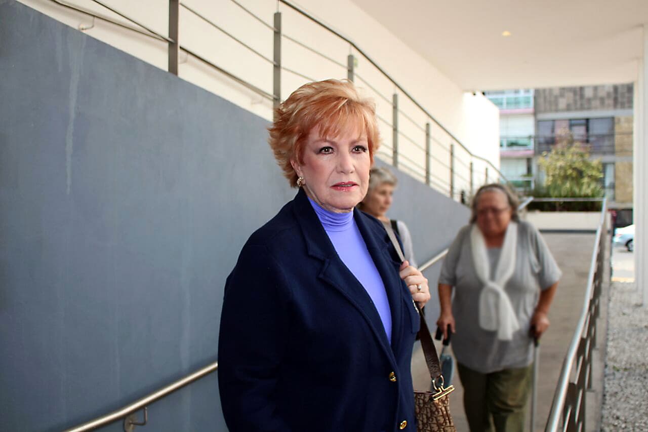 Por su parte la conductora Maxine Woodside desmintió dicha afirmación: "Yo no me saqué de la manga las declaraciones de Adriana”, esto durante un video trasmitido en enero de 2018 en el programa 
<a href="https://www.youtube.com/watch?v=pdLkDMETpJE" target="_blank">'De Primera Mano'</a>.