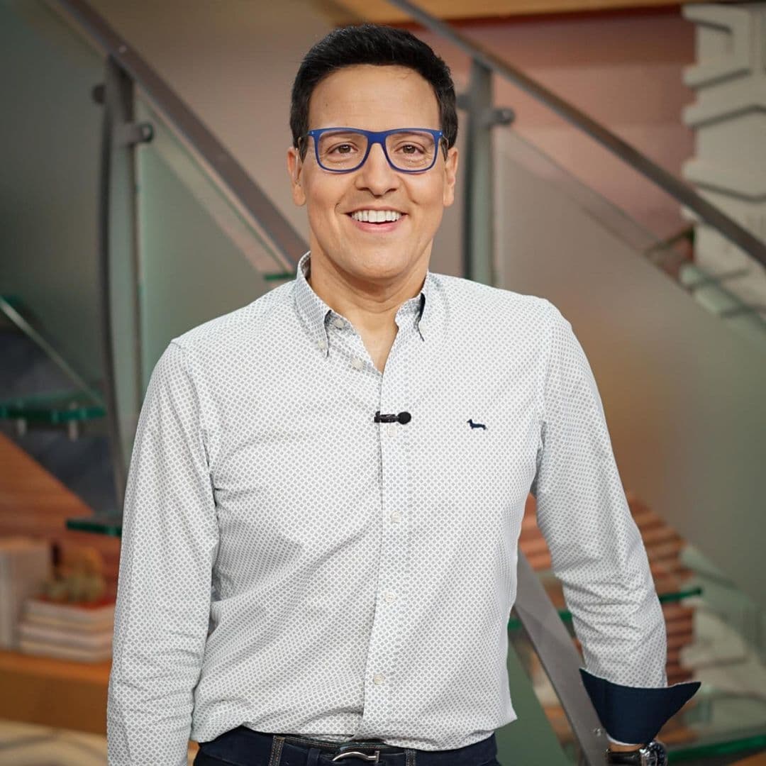 Raúl González enterneció a sus seguidores de redes sociales con una serie de imágenes que muestran al nuevo integrante de su familia.