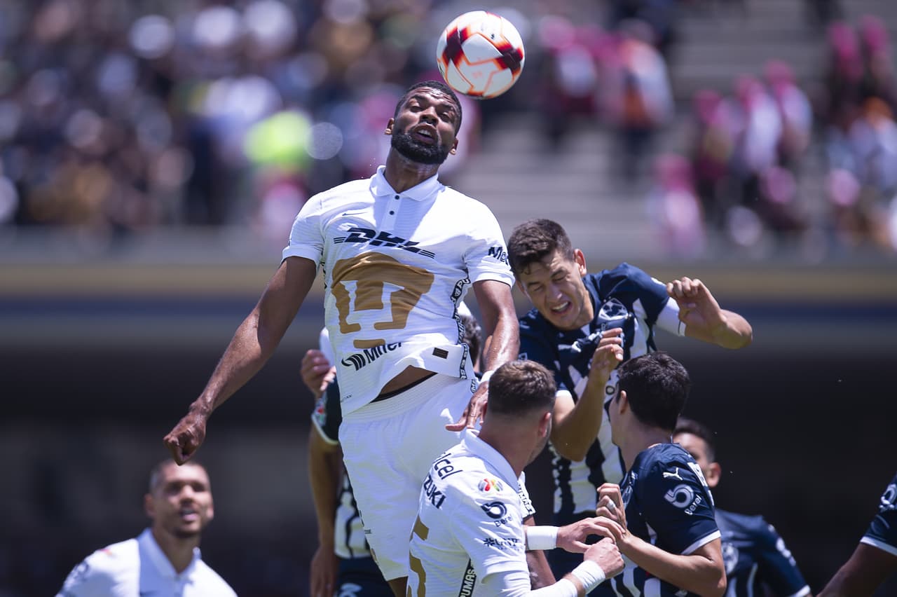 A pesar de haber jugado con 10 futbolistas la mayor parte del juego por la expulsión de Juan Ignacio Dinenno, los Pumas lograron una vital victoria ante Rayados.