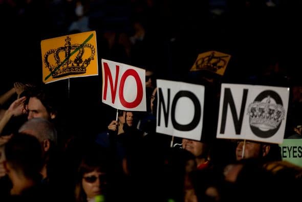 Y otras ciudades españolas para pedir una república días antes de la proclamación prevista de Felipe VI.