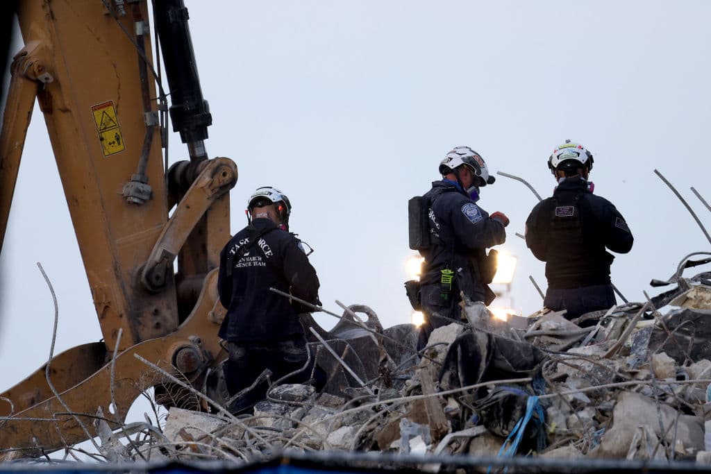 La torre colapsada en Surfside tenía "fallas severas" en la plataforma de la piscina, dicen investigadores