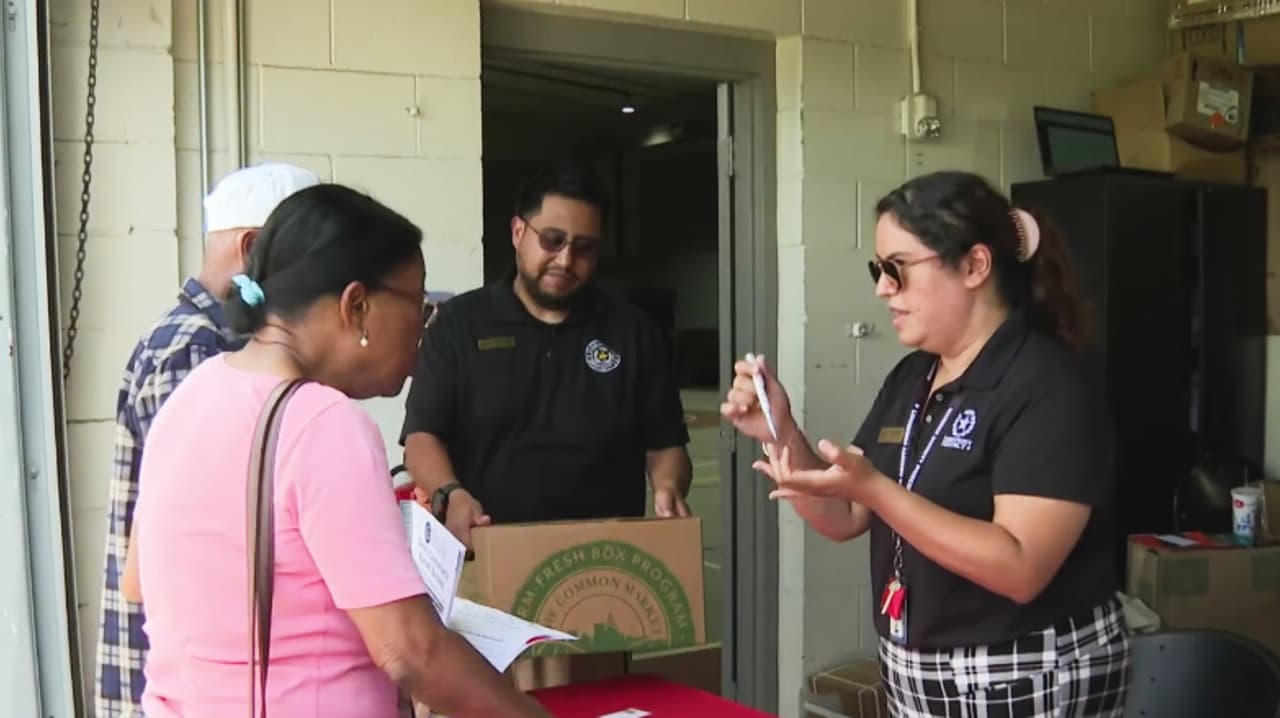 Precinto 4 del Condado Harris amplía programas de comida gratuita para familias durante el receso de verano