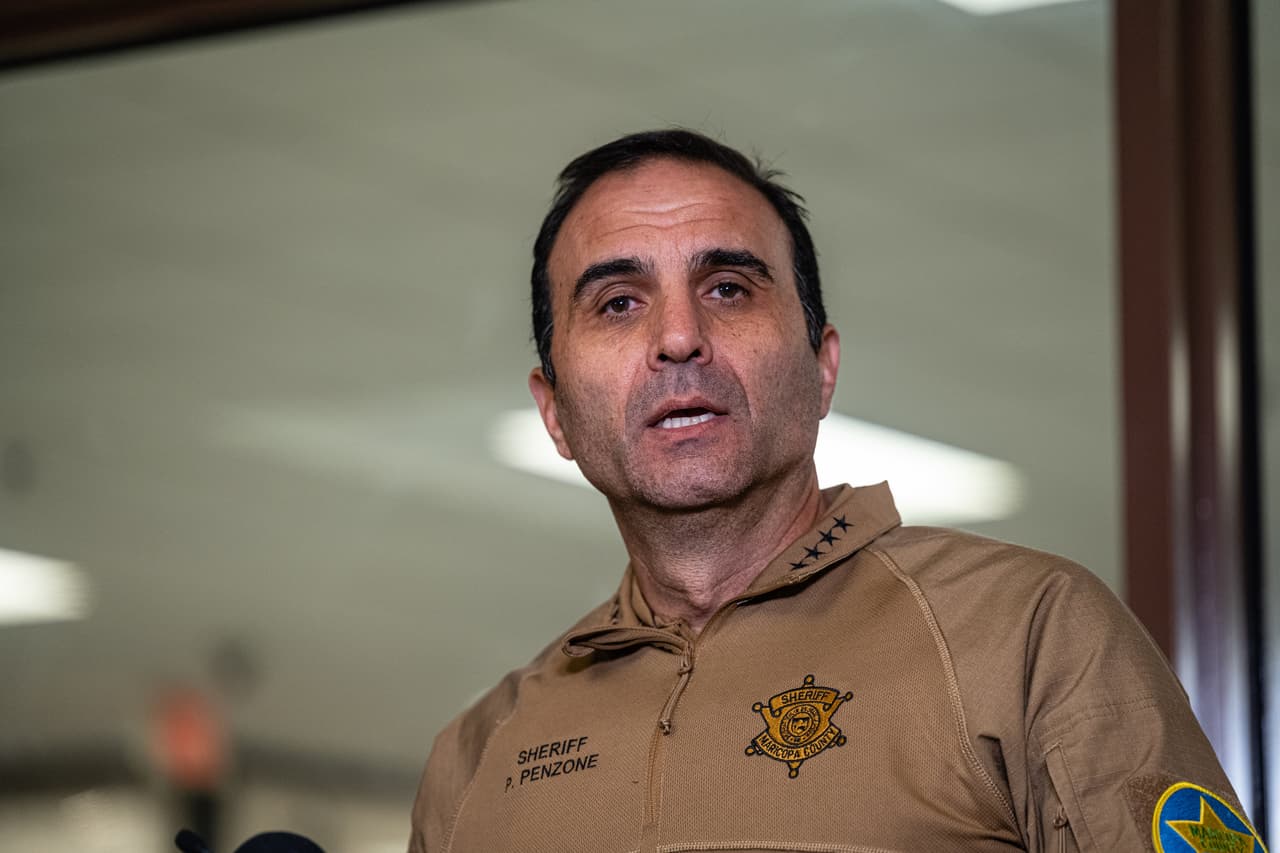 Ese reto sigue vigente desde que asumió el cargo
<b><a href="https://www.univision.com/local/arizona-ktvw/sheriff-de-maricopa-paul-penzone-joe-arpaio" target="_blank">Paul Penzone</a></b> una vez que reemplazó a Arpaio.