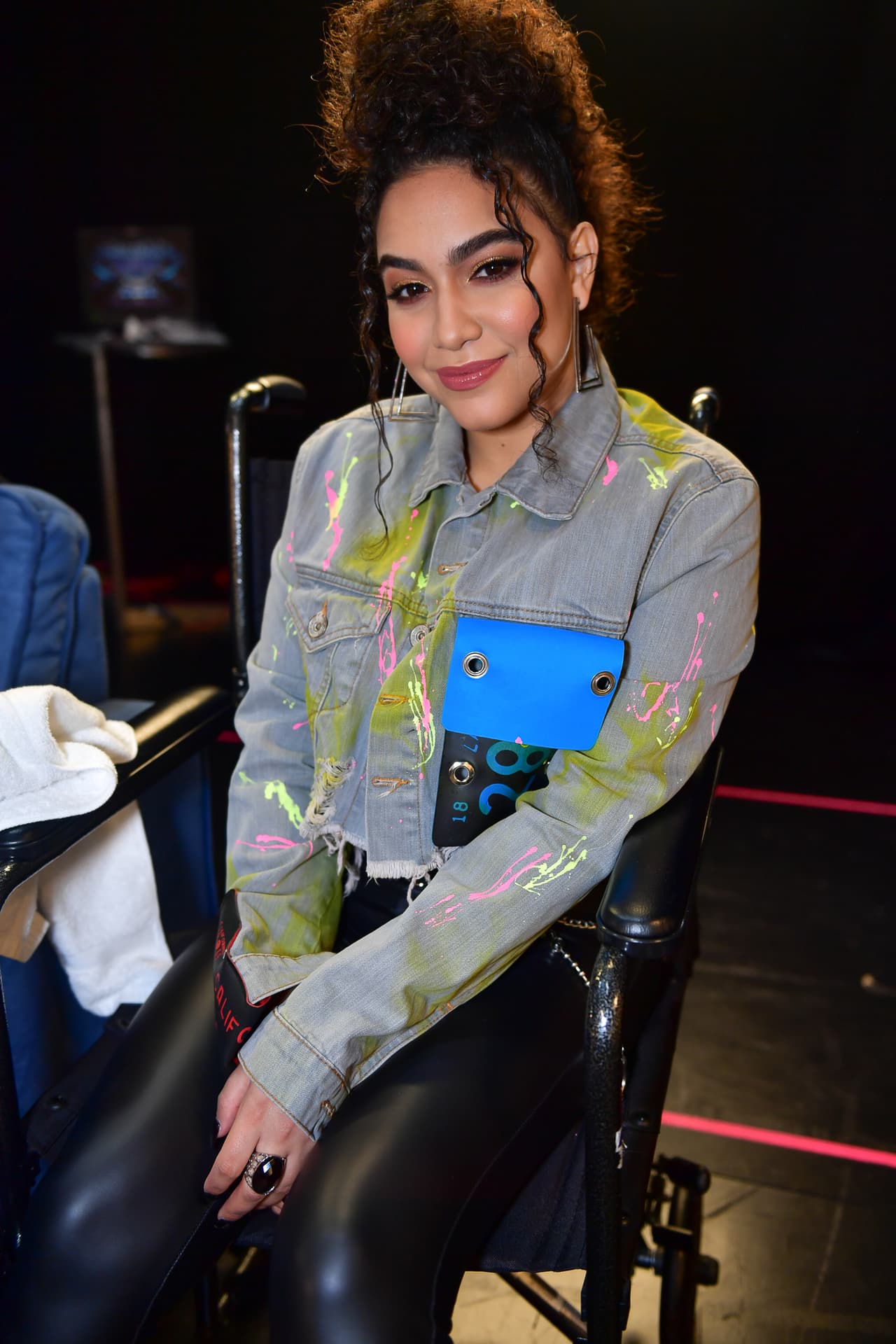 La semana se volvió muy accidentada para Jessica. Ahora no solo debió seguir cuidando su garganta sino que debía trasladar su atención al pie izquierdo.