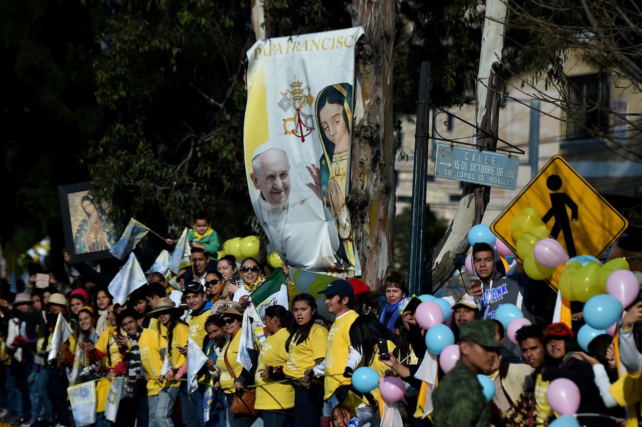 Asimismo, el Santo Padre hizo una recomendación a los seminaristas: “Mirá, seguí rezando como te enseñaron en tu casa y poco a poco tu oración irá creciendo”.