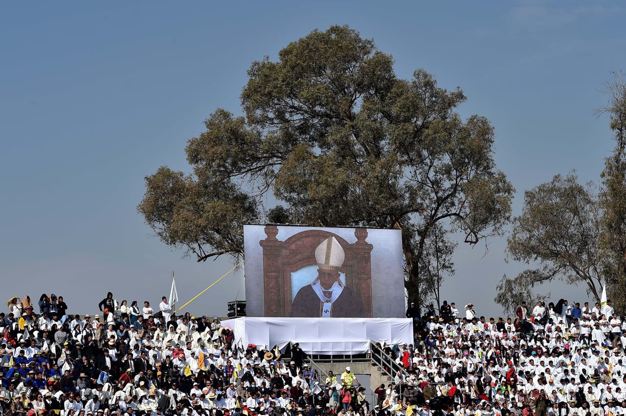 El Papa no se olvidó de una figura importante para los michoacanos, Vasco de Quiroga, diciendo: "No podemos saltearnos a alguien que amó tanto este lugar que se hizo hijo de esta tierra".