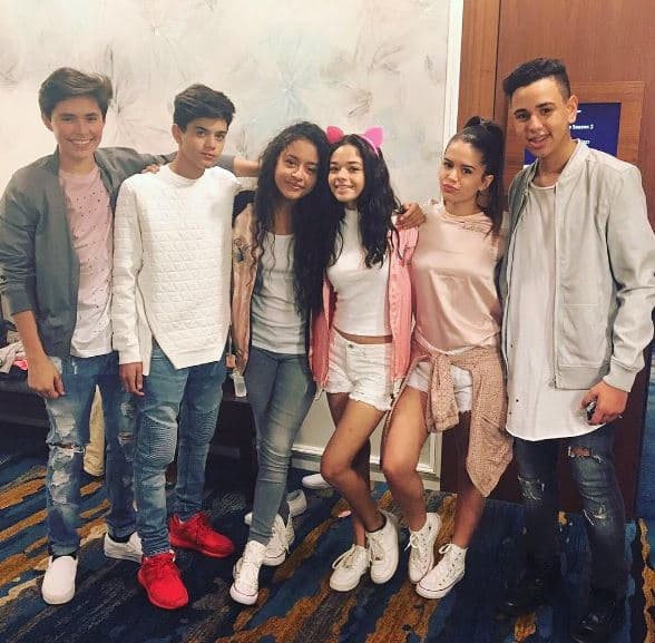 Con sus compañeros ha dejado una huella importante, pues su humildad lo ha hecho brillar junto con quienes están a su lado.