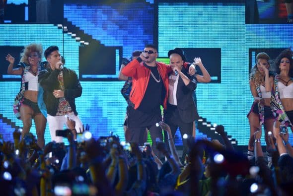 ¡Qué gran noche para Chino, Nacho y Farruko!