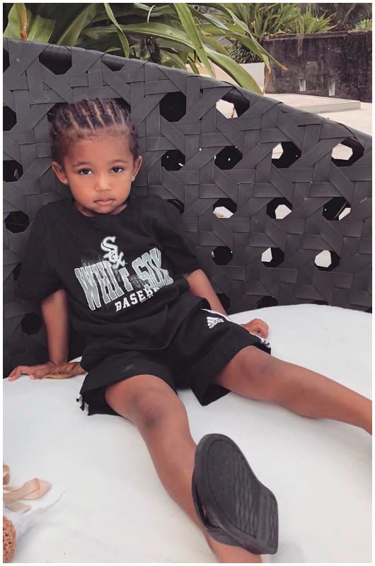 “Fuimos a Palm Springs y descubrimos que Saint, mi nieto, podría ser alérgico al césped. Terminamos en la sala de emergencias, pero todo está bien”, aseguró Kris Jenner en entrevista con Refinery 29.