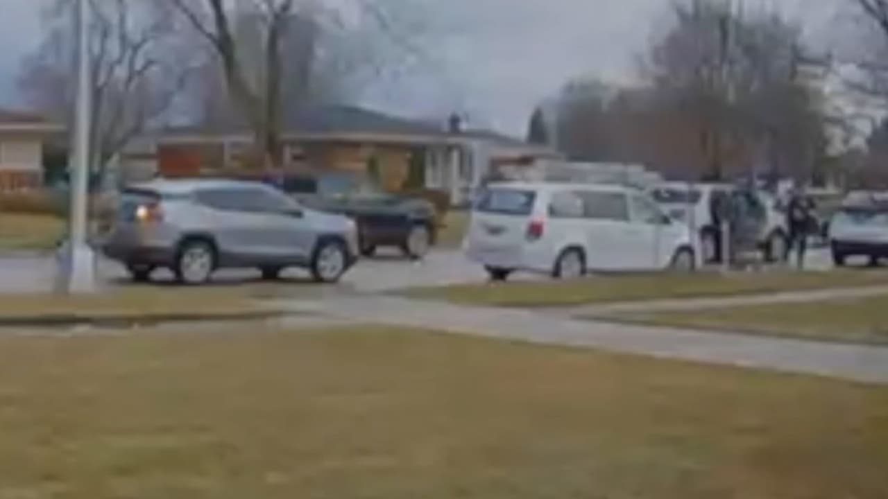 Detienen a un hispano tras dejar a su hijo en la escuela: “Sacaron armas frente a mi papá”