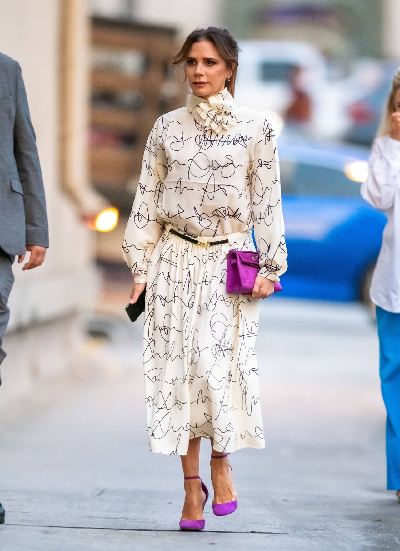 Victoria Beckham fue entrevistada para la 
<b><a href="https://www.instagram.com/p/B61Ha3qp3jF/" target="_blank">portada de enero</a></b> de la revista Harpers Bazaar y en la charla reflexionó sobre sus 25 años de carrera, los cuáles calificó en estos términos: "No lo llamaría una reinvención. Diría que es una evolución".
<br>