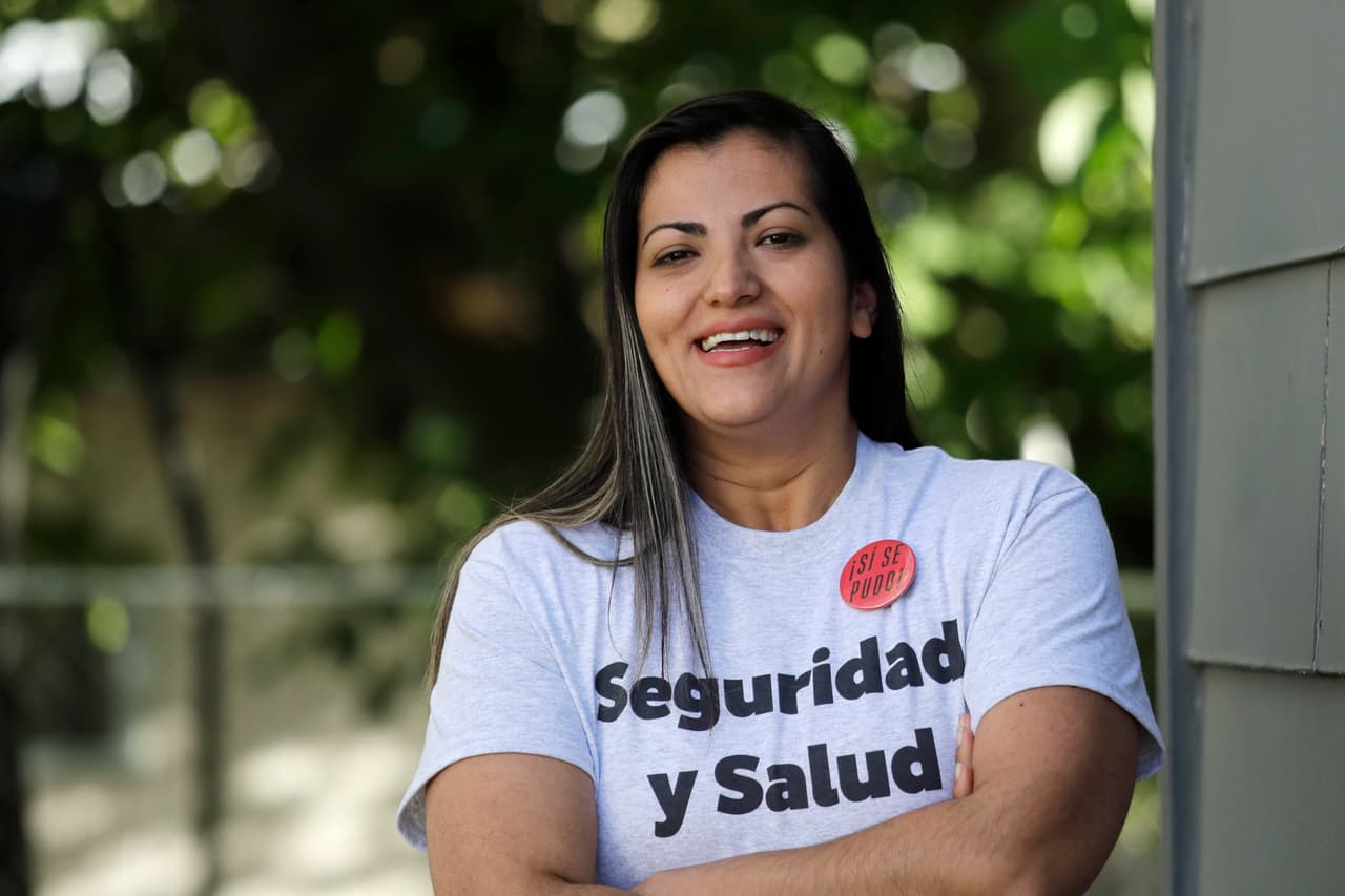 Armida Rivera, una mexicana de 36 años, trabaja en un depósito de frutas en Yakima. Dijo a la agencia AP que vive temerosa de contraer covid-19 y encabezó una huelga porque algunos empleadores se negaban a suministrar a los trabajadores insumos protectores.