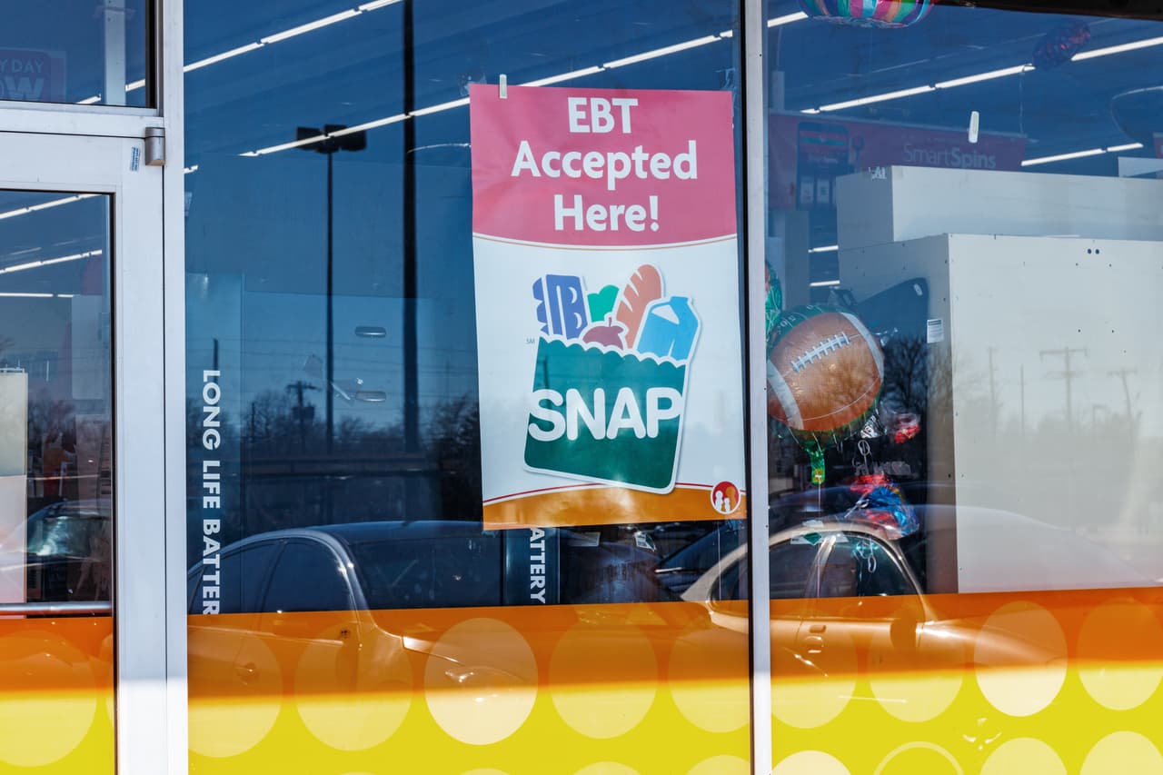 Advierten a inmigrantes de Georgia que “food stamps” podrían afectar sus casos ante USCIS