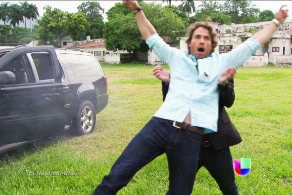 'Alejandro' fue capaz de salvarle la vida a 'Álvarez' y recibió un disparo directo en el corazón.