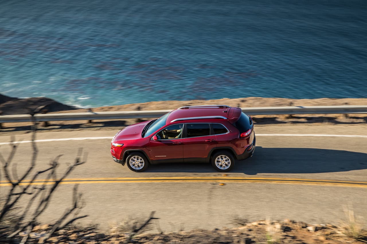 Hasta el momento no hay accidentes que lamentar por esta causa. 
<b>FCA comenzará a llamar a los propietarios</b> de este modelo en Estados Unidos para que acudan con su concesionario a realizar la sustitución de piezas, o en su defecto cambiar por completo la línea de suministro de combustible, sin costo alguno.