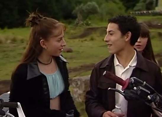 En esta historia, actuó al lado de
<b><a href="https://www.univision.com/entretenimiento/celebridades/naidelyn-navarrete-de-la-telenovela-amigos-por-siempre-anuncia-que-llegara-al-altar-fotos" target="_blank">la actriz Naidelyn Navarrete</a></b>, quien interpretó el papel de su hermana Renata.